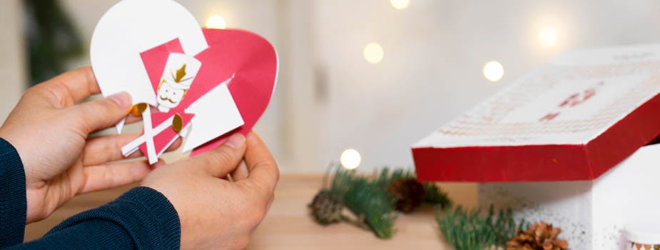 Corazones navideños tejidos