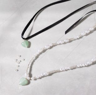 Imagen collage - Collar de joyería con cristales.