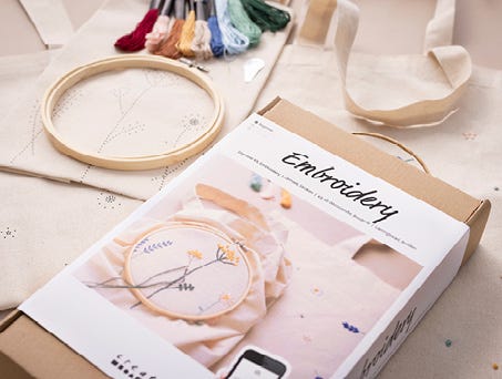 Iniciar kits de bricolaje con bordado.