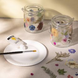 Flores y hojas prensadas