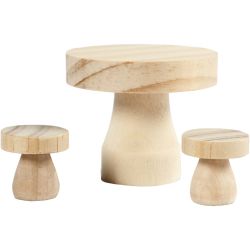 Mesa de madera con taburetes