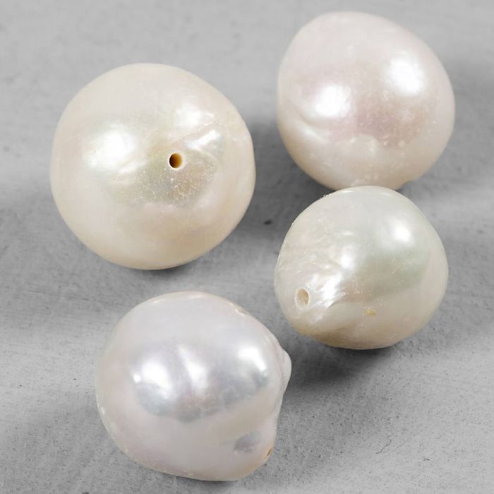Perlas de agua dulce, dia 13-14 mm, medida agujero 0,8 mm, Perforado longitudinalmente, madre perla, 4 ud/ 1 paquete