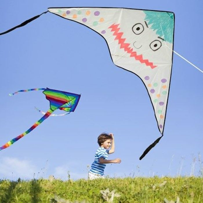 Cometa de nylon decorada con rotuladores textiles