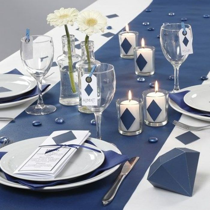 Decoración de mesa Happy Moments con menú azul