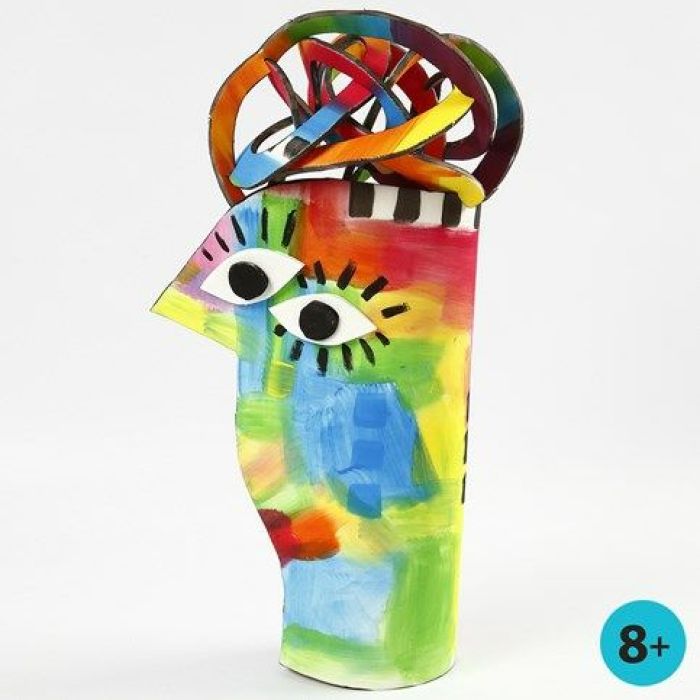 Una escultura de goma eva pintada