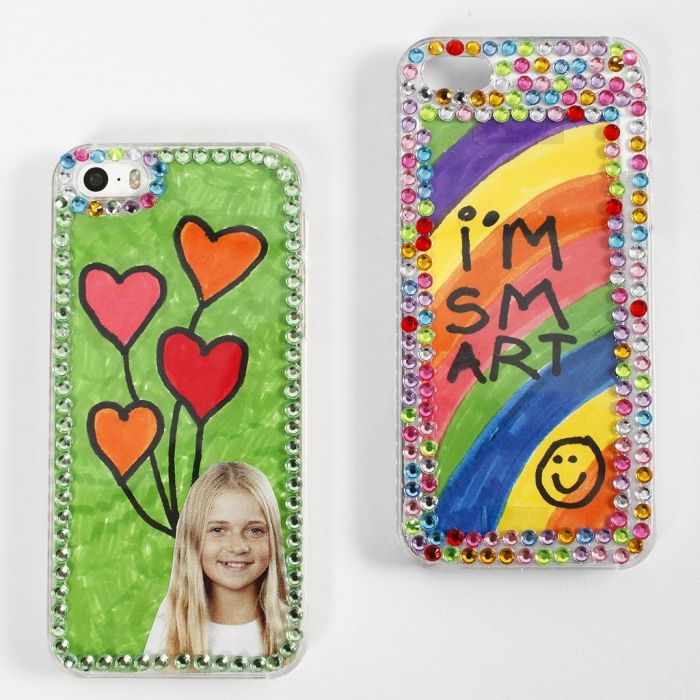 Funda de smartphone decorada con dibujos y rocalla