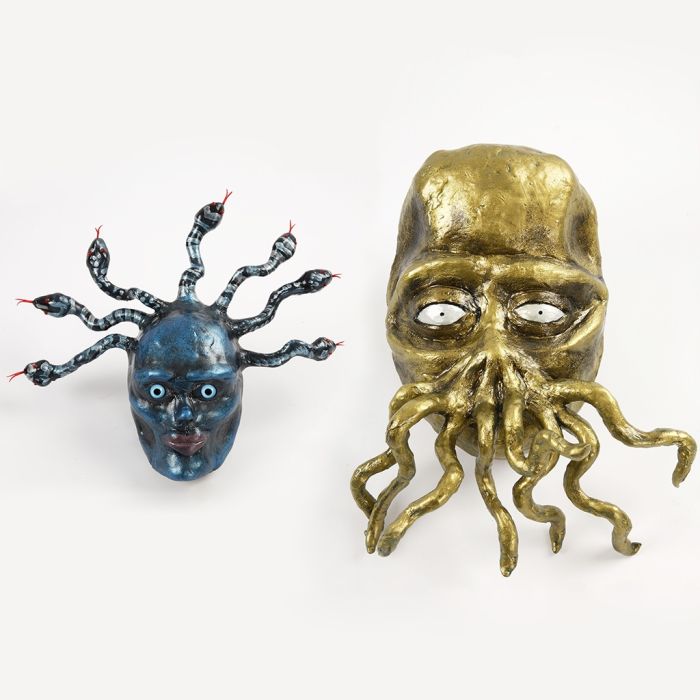Medusa y monstruo tentáculo hechos de papel mâché, Silk Clay y limpiapipas. 