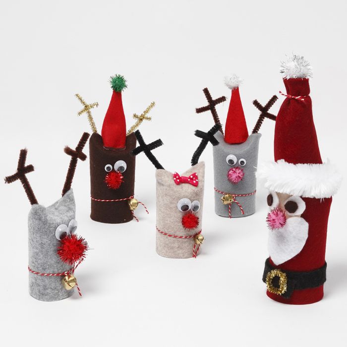 Papá Noel y reno hechos de tubos de cartón reciclado