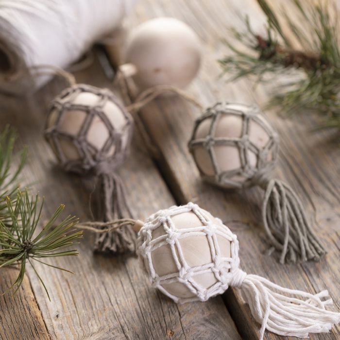 Una macramé bola de Navidad