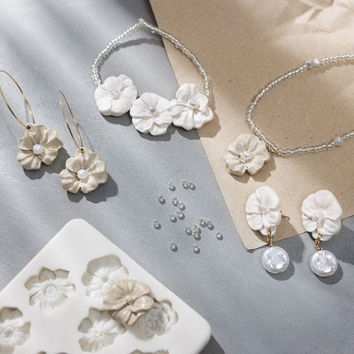 Joyas de flores hechas de arcilla para joyas