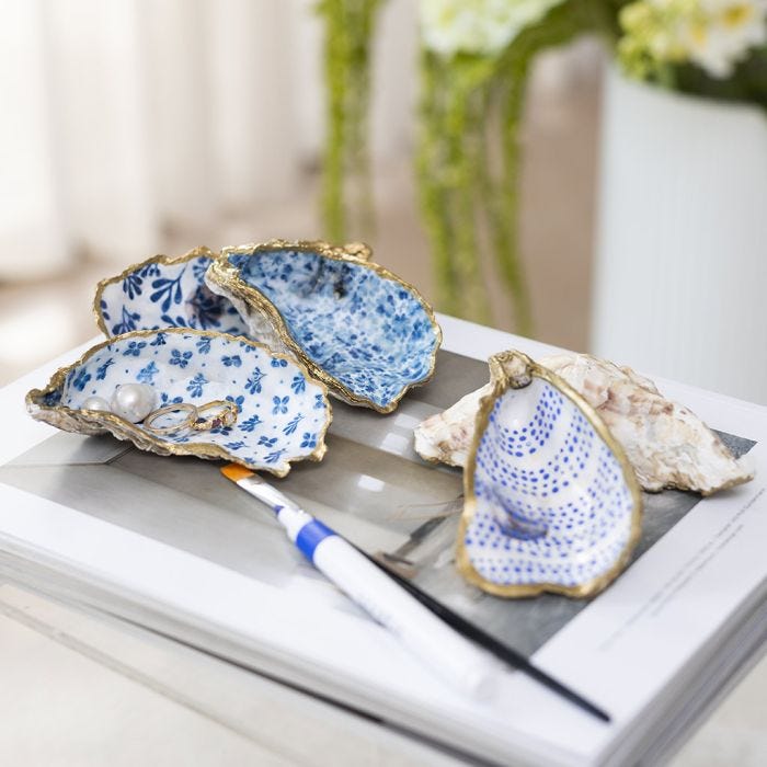 Conchas de ostras decoradas con decoupage y rotulador dorado