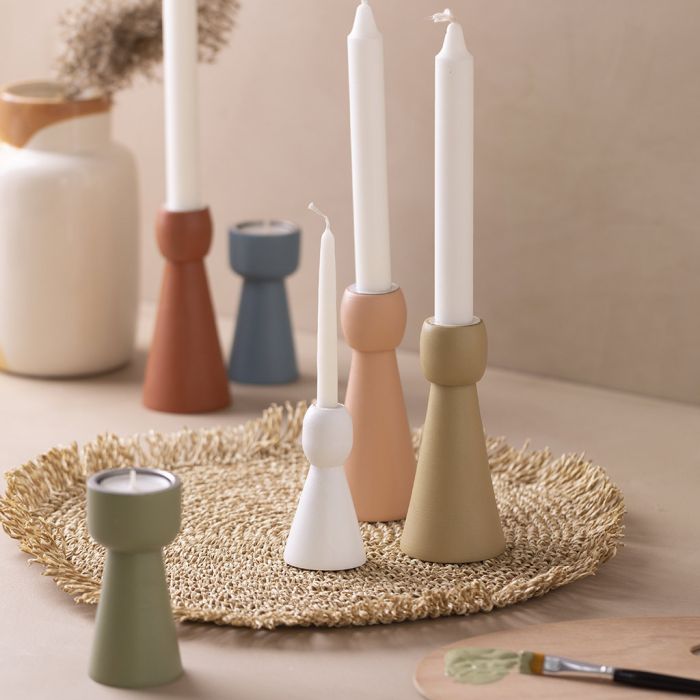 Portavelas de madera pintado con Plus Color