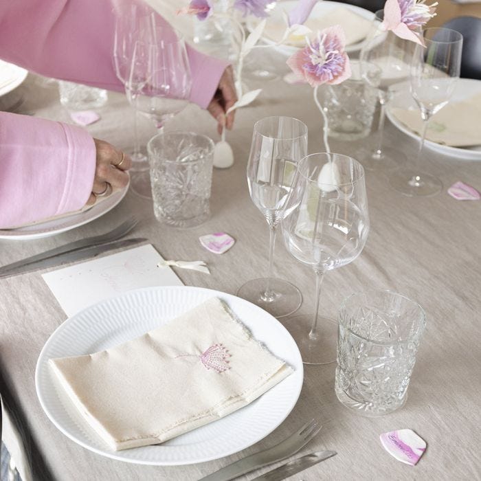 Decoración de mesa en tonos pastel para 6 personas