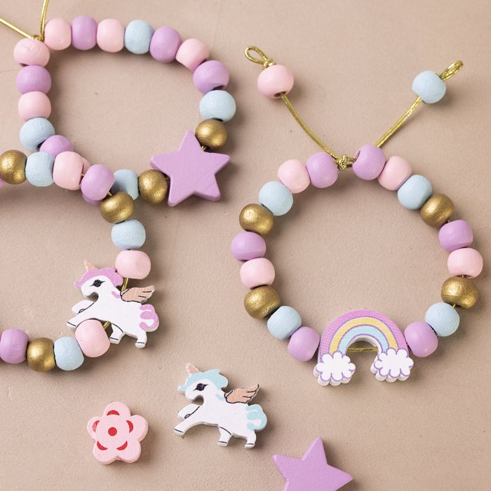 Pulsera elástica con cuentas de madera en colores pastel