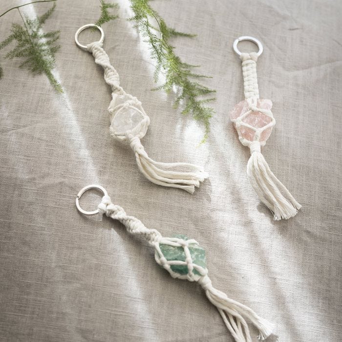 Llavero de macramé con cristal