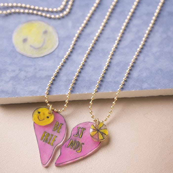 Collar de la amistad con colgante de plástico retráctil