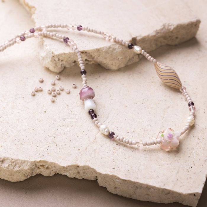 Collar con cuentas grandes de cristal rosa