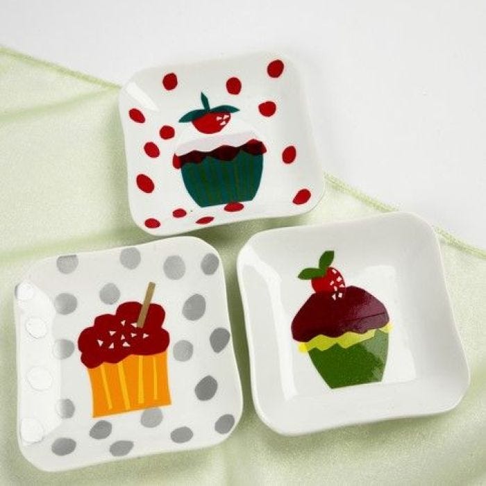Cake Plates decorated with Cup Cakes