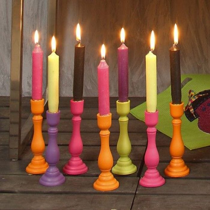 Candelabros de colores atrevidos