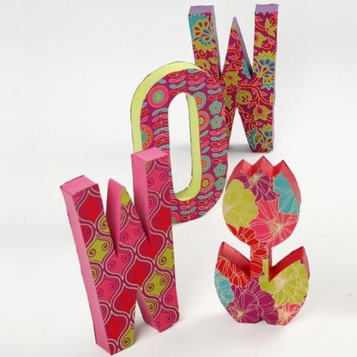 Letras de papel maché con papel hecho a mano