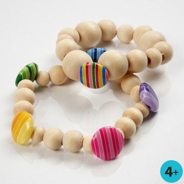 Pulseras con cuentas de madera y botones de plástico