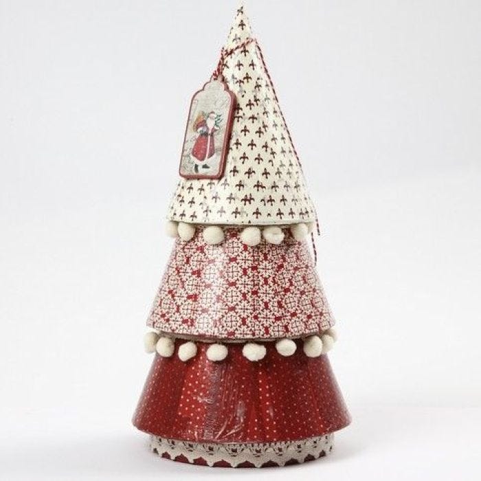 Árbol de navidad de papel maché con decoupage