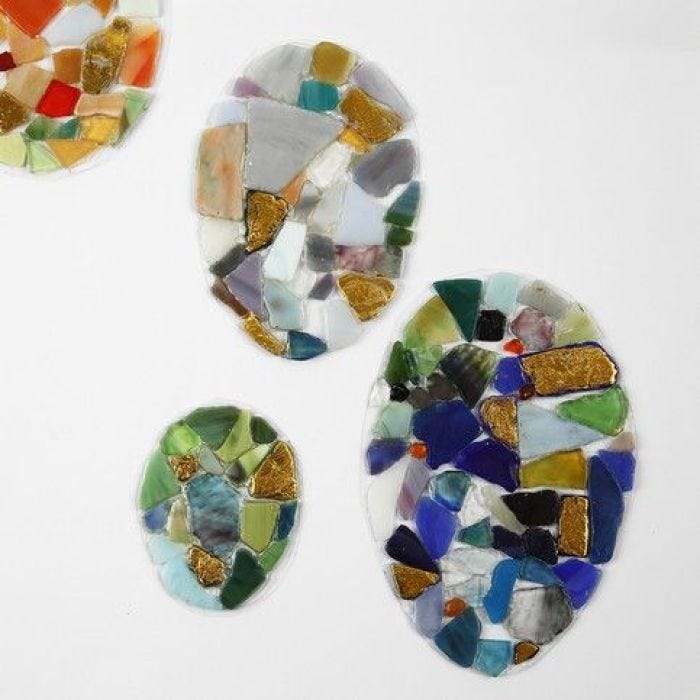 Huevos de papel de aluminio decorados con mosaico