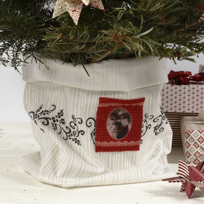 A Fabric Flowerpot Cover for the Christmas Tree