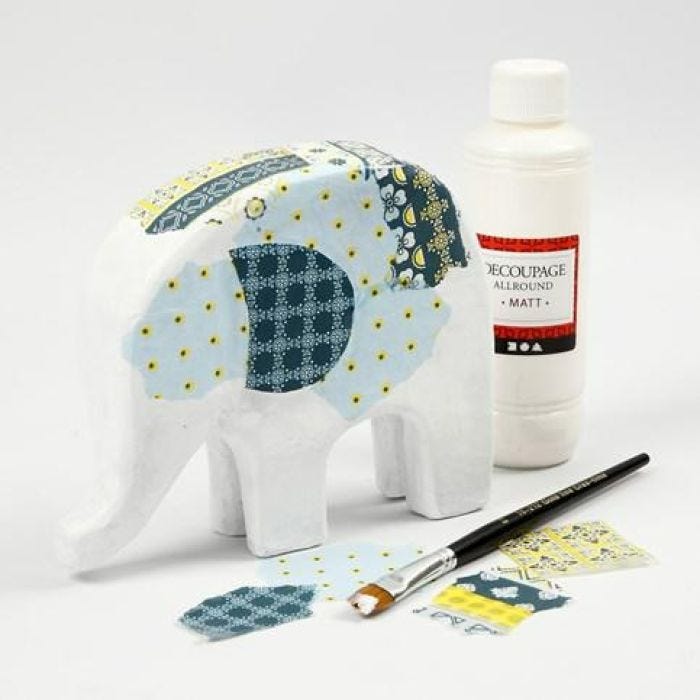 Un elefante de papel maché con papel de decoupage 