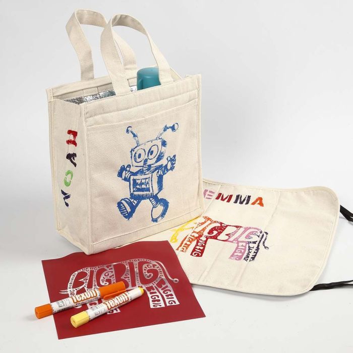 bolsa/nevera y mantel decorado con ceras 