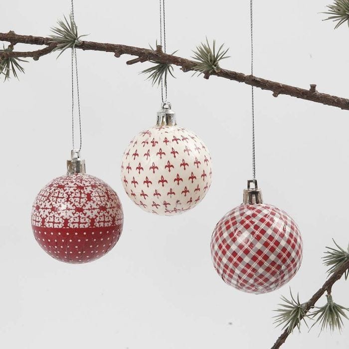 Bola de navidad con decoupage rojo y blanco