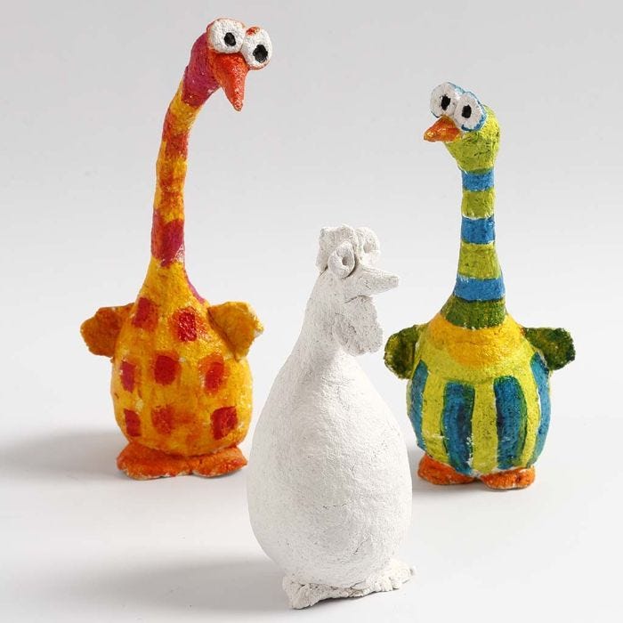 Pájaros con poliestireno y alambre floral recubiertos de pulpa de papel maché