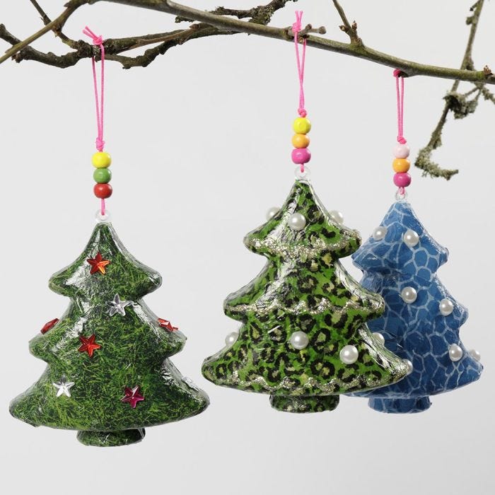 Árbol de Navidad con decoupage y decoraciones