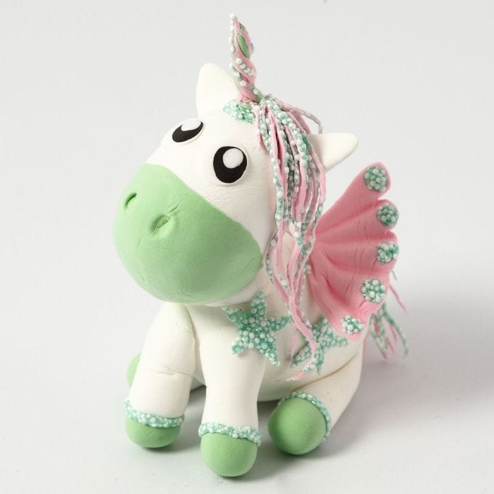  Un unicornio de Silk Clay con alas