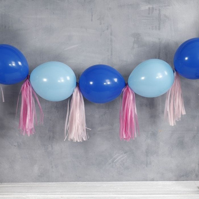  Una guirnalda de Globos y borlas unidos