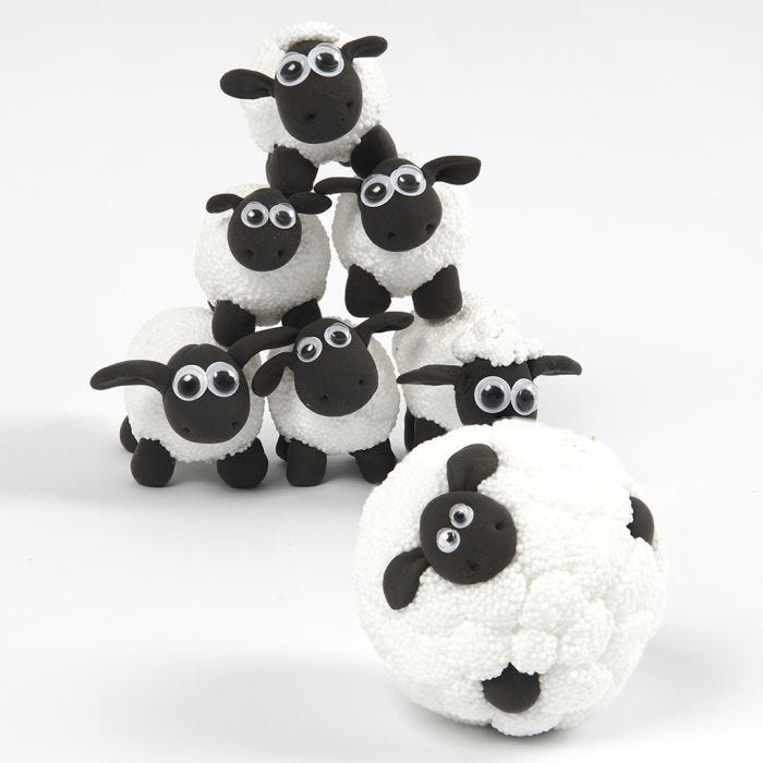 Mini bolos de la Oveja Shaun hechos de Foam Clay y Silk Clay.