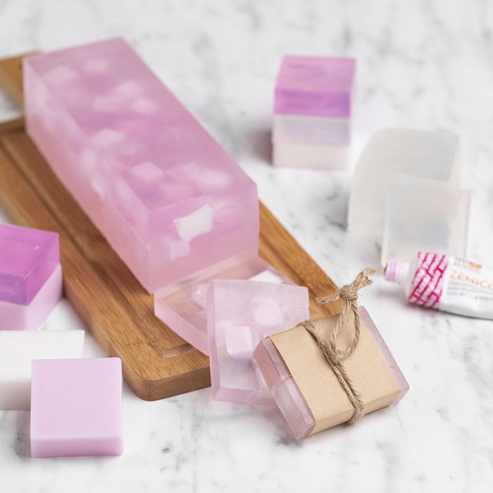 Jabón casero con cuadrados de colores