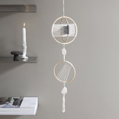 Móvil de macramé con cristales de roca