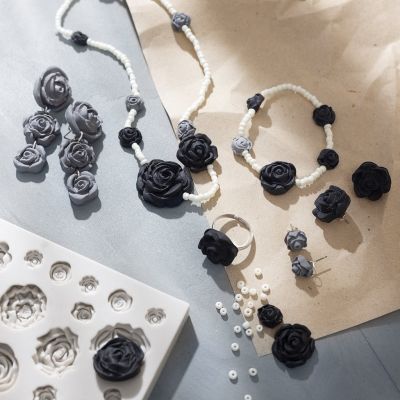 Joyería de rosas con arcilla