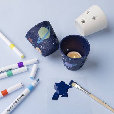 Portavelas con estrellas y planetas