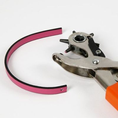Pulseras de cuero decoradas con puntadas