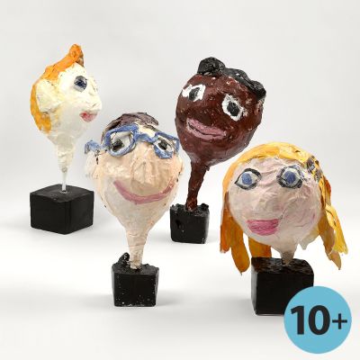 Cabeza con expresiones faciales de papel mach&eacute; sobre globo