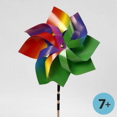 Molinillo de viento con cartulina arco&iacute;ris