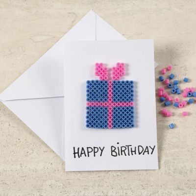 Postal con diseño en cuentas Nabbi
