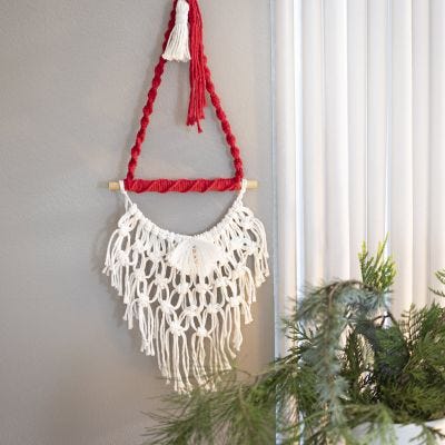 Papá Noel anudado de macramé para colgar