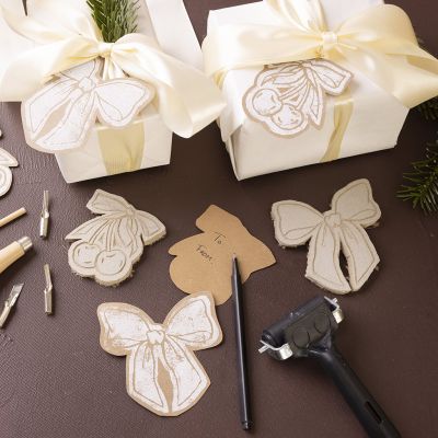 Tarjeta «de-para» con impresión con bloques de linóleo