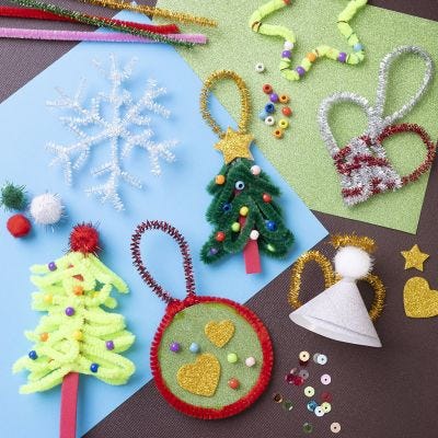 Decoraciones de Navidad con limpiapipas