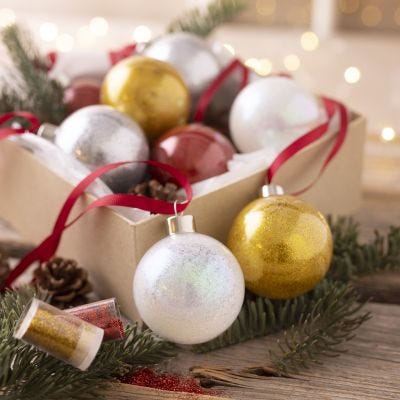 Bolas de Navidad con purpurina en su interior