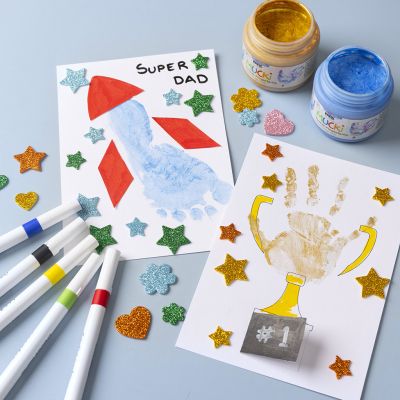 Imagen personal con mano y huella