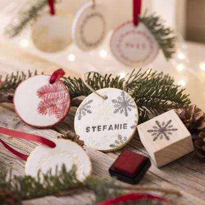 Adornos navideños de arcilla estampada autoendurecible